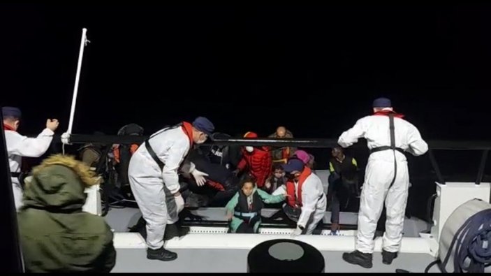 İzmir'de 74 sığınmacı kurtarıldı