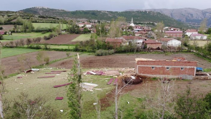 Tokat'ta dolu tarım arazilerine zarar verdi