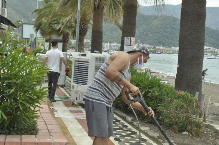 i Marmaris'te işletmeler müşterilerine kavuştu