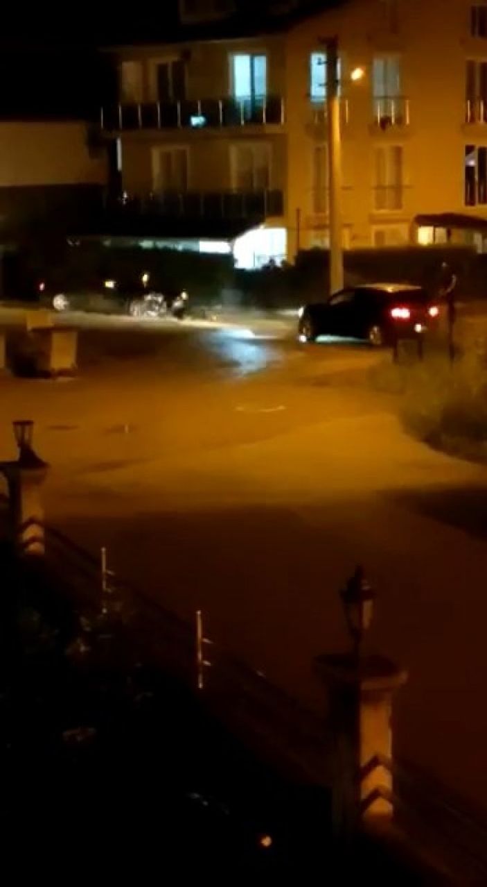 d Sakarya'da eşine kızdı, kayınbiraderinin aracına zarar verdi