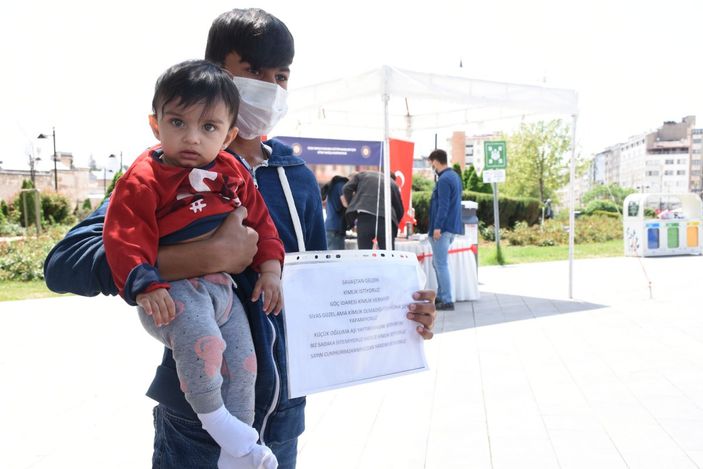 d Sivas'ta 11 çocuklu Afgan baba yardım istedi