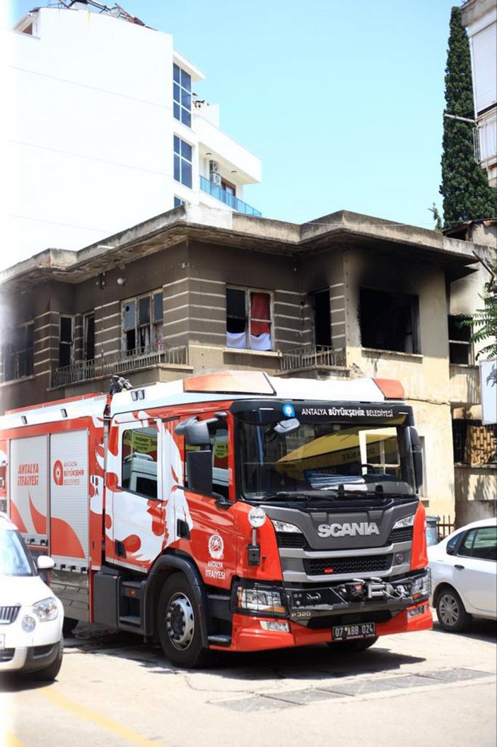 Antalya'da 'yakmadan duramıyorum' demişti, bir binayı daha yaktı