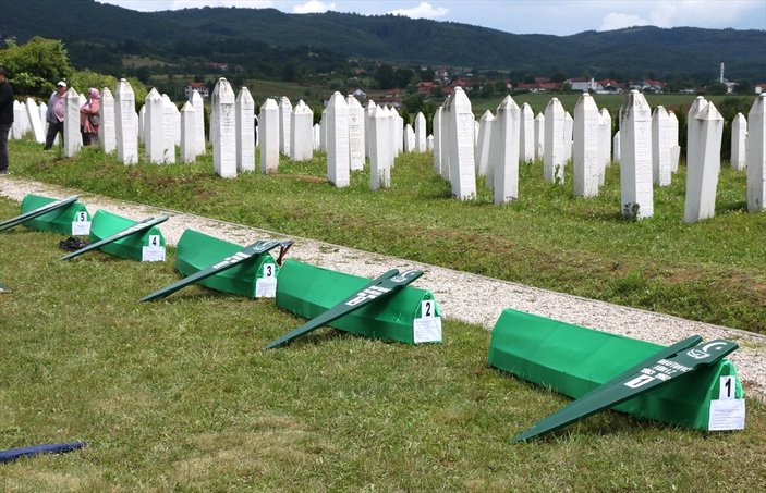 Bosna Hersek'teki savaşta katledilen 5 kurban toprağa verildi