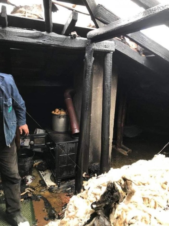 Afyonkarahisar'da tek katlı evde yangın