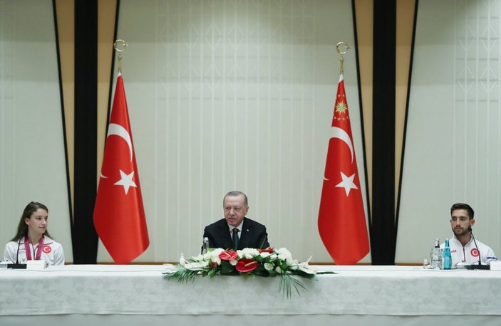 Cumhurbaşkanı Erdoğan başarılı cimnastikçileri kabul etti