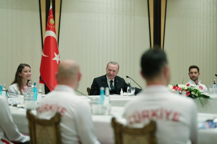 Cumhurbaşkanı Erdoğan başarılı cimnastikçileri kabul etti