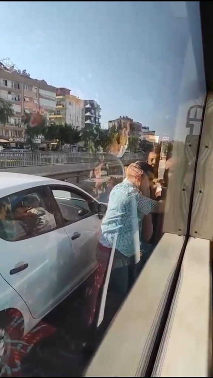 Antalya'da yolcu otobüsü şoförüne paspaslı saldırı