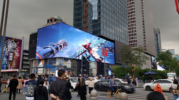 Çin’de 3 boyutlu reklamlar görenleri şaşırtıyor
