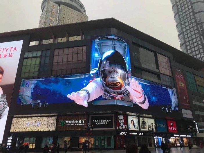 Çin’de 3 boyutlu reklamlar görenleri şaşırtıyor
