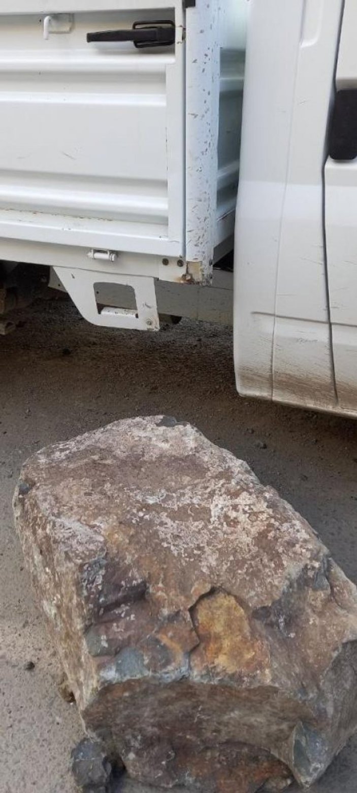 Artvin'de yol inşaatı sırasında kaya parçaları patlatıldı: 2 yaralı