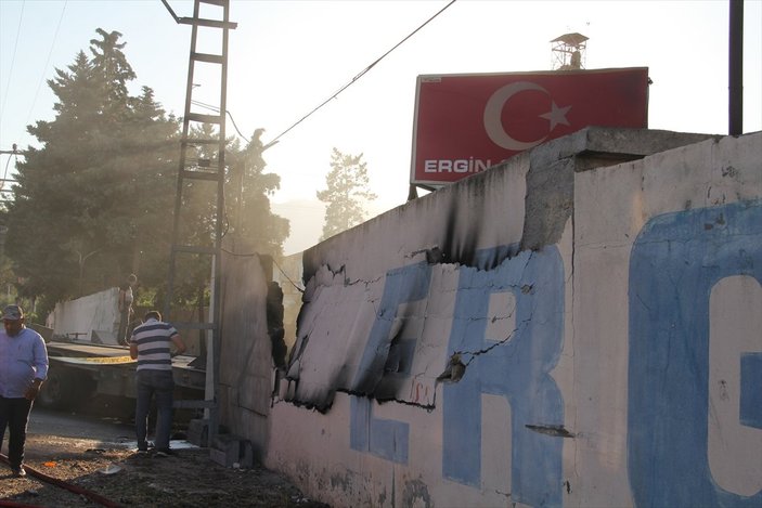 Hatay'da askeri tır, çırçır fabrikasının duvarına çarptı: 2 şehit