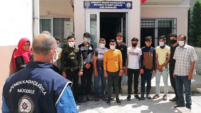 Osmaniye’de 18 kaçak göçmen yakalandı