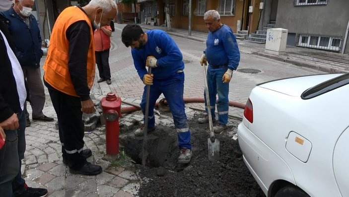 Sultangazi'de yangın hidrant vanası patladı
