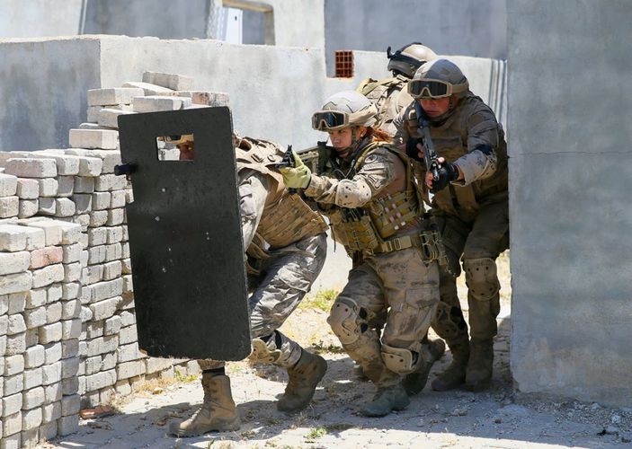 Terör operasyonları için eğitim alan ilk kadın astsubay göreve hazır