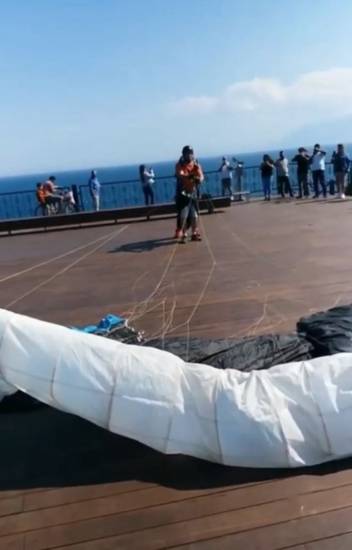Antalya'da uçuşa hazırlanan paraşütçü yere çakıldı