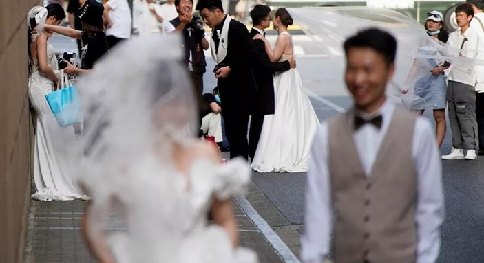 Çin'de 5 gün içinde 400 bin çift evlendi