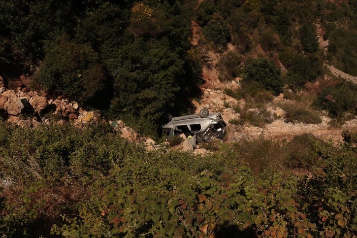 Hatay'da otomobil şarampole uçtu: 1 ölü, 4 yaralı