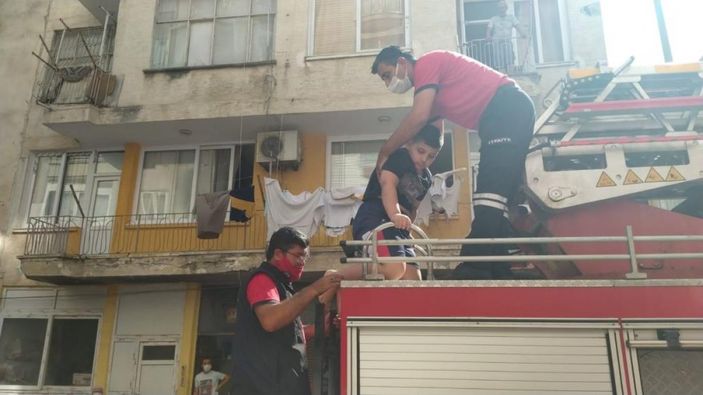 i Mersin'de 5 katlı apartmanda yangın çıktı