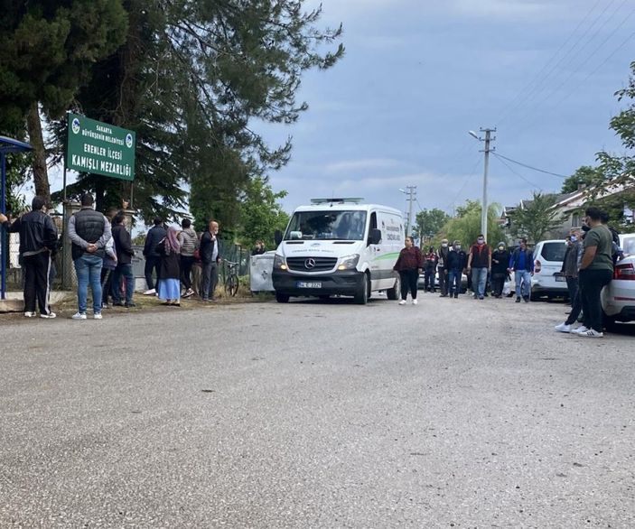 Sakarya'da, miras kavgasında hayatını kaybeden aile toprağa verildi