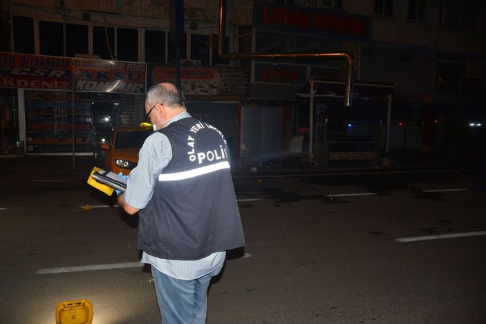 d Adana'da kalaşnikof ve tabancayla dürümcüyü kurşunladılar