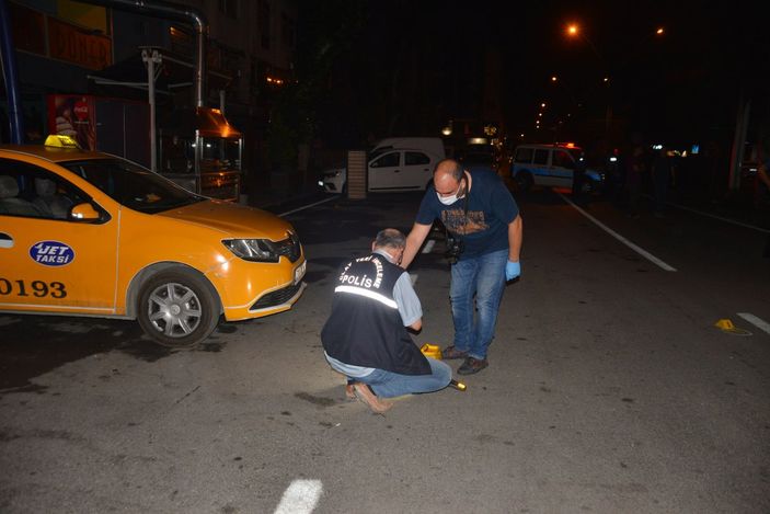 d Adana'da kalaşnikof ve tabancayla dürümcüyü kurşunladılar