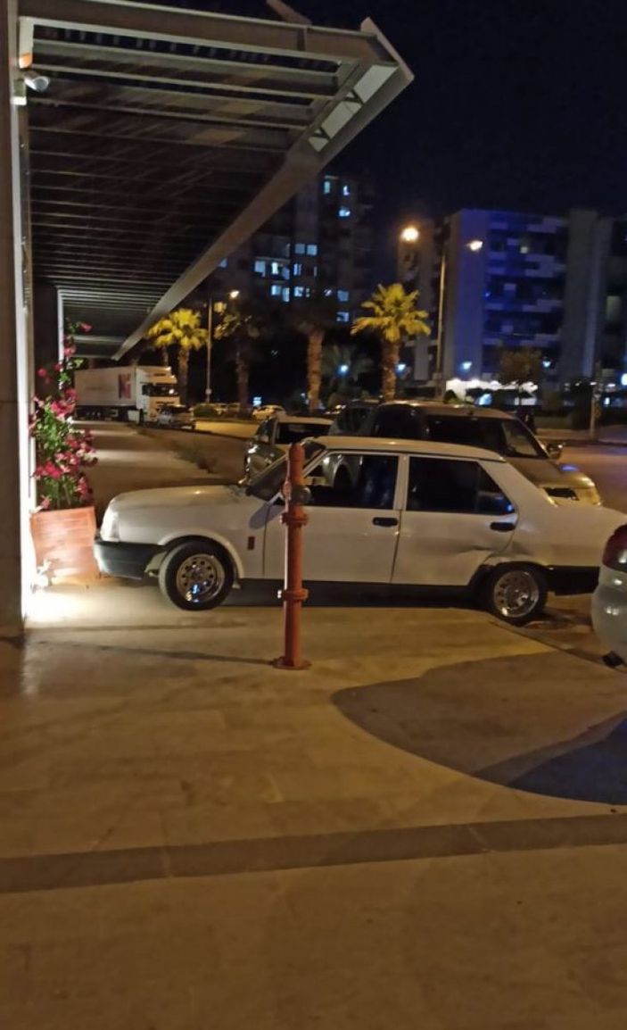 Adana'da drif atarken müze duvarına çarptı