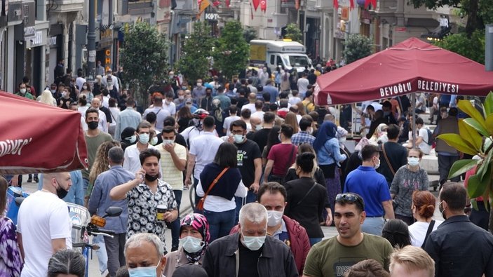 Taksim Meydanı ve İstiklal Caddesi'nde yoğunluk