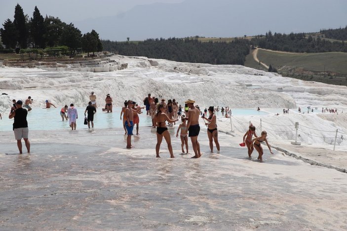 Pamukkale'de cumartesi yoğunluğu