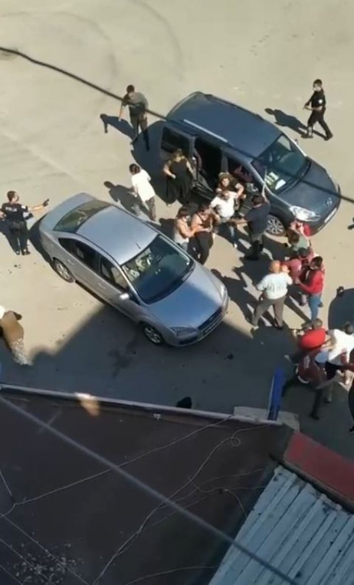 Antalya'da çocuklar tartıştı, aileleri kavga etti