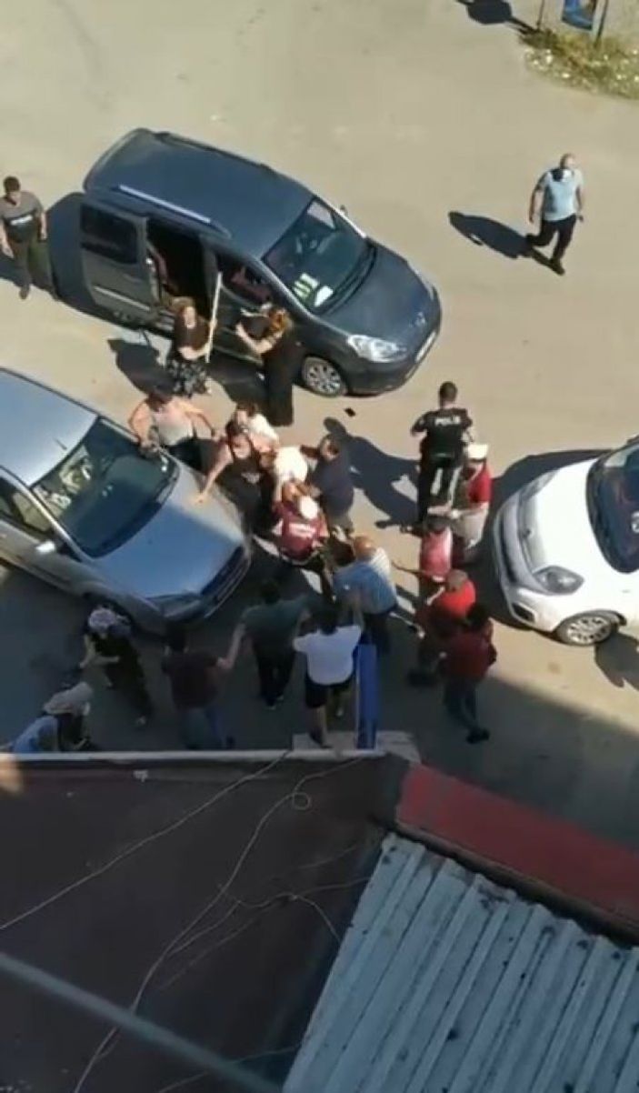 Antalya'da çocuklar tartıştı, aileleri kavga etti