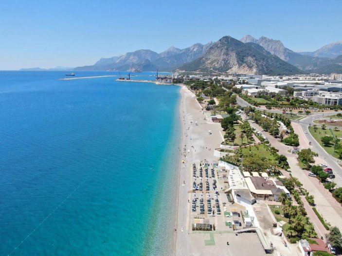 Antalya sahilleri kısıtlama günü turistlere kaldı