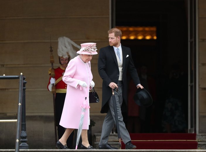 Kraliçe Elizabeth, Prens Harry ile irtibatı kesmeyecek