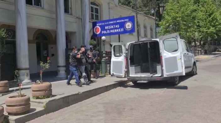 i Fatih’te dur ihtarına uymayan sürücü, polis aracına çarpınca yakalandı