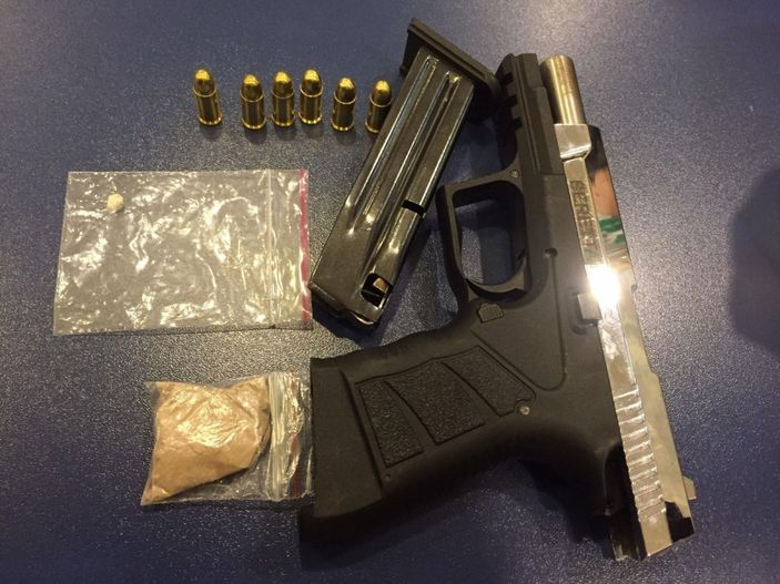 i Fatih’te dur ihtarına uymayan sürücü, polis aracına çarpınca yakalandı