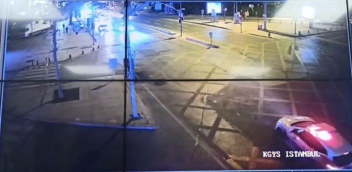 i Fatih’te dur ihtarına uymayan sürücü, polis aracına çarpınca yakalandı