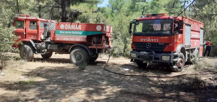 i Muğla'da araç yangını ormana sıçradı