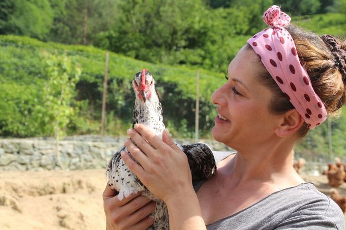 Rizeli girişimci kadın, köyüne dönüp tavuk çiftliği kurdu