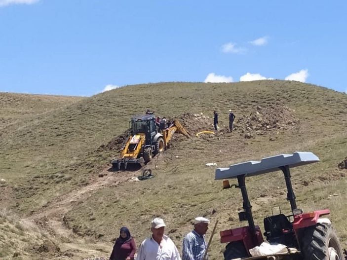 i Çankırı'da su hattı çekerken, göçük altında kaldı