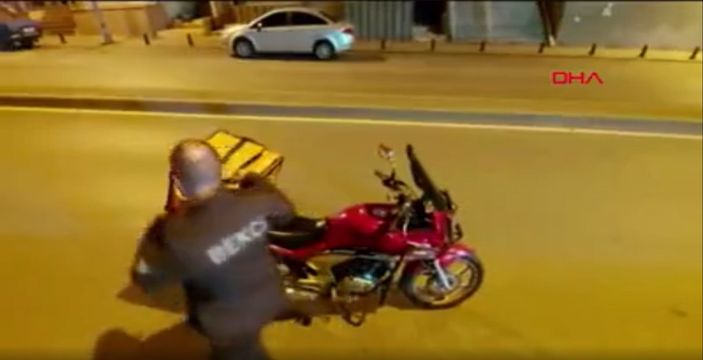 Ataşehir’de bekçiler, motosikletli kuryenin bagajında uyuşturucu buldu