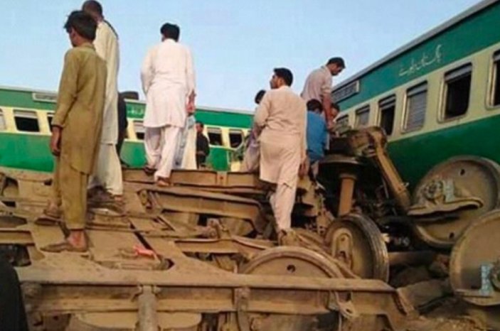 Pakistan'da tren kazası: 30 ölü, 50 yaralı