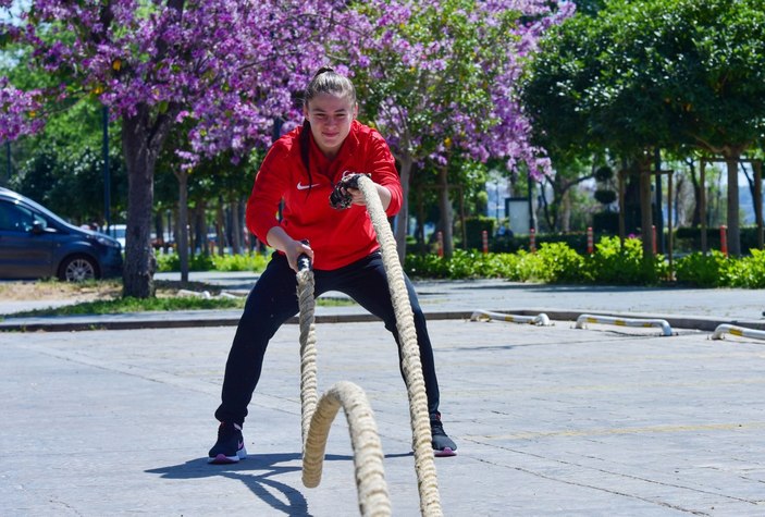 Antalya'da güreşçi kardeşler, şampiyonalara hazırlanıyor