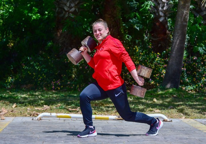 Antalya'da güreşçi kardeşler, şampiyonalara hazırlanıyor