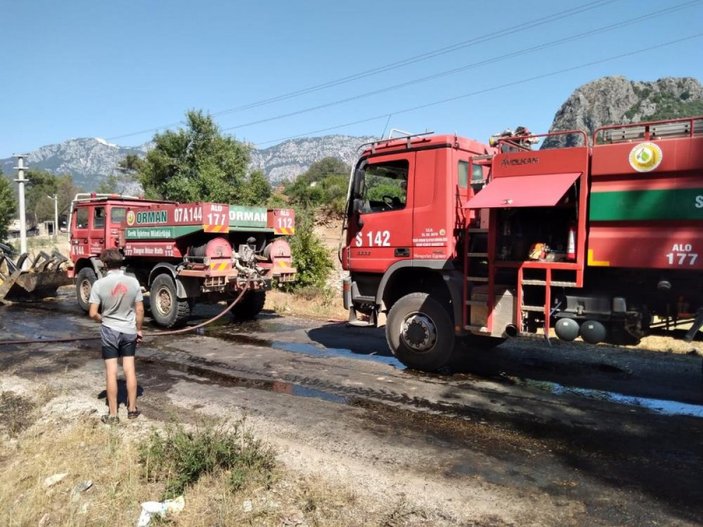 Antalya'da seyir halindeki kamyonda yangın çıktı