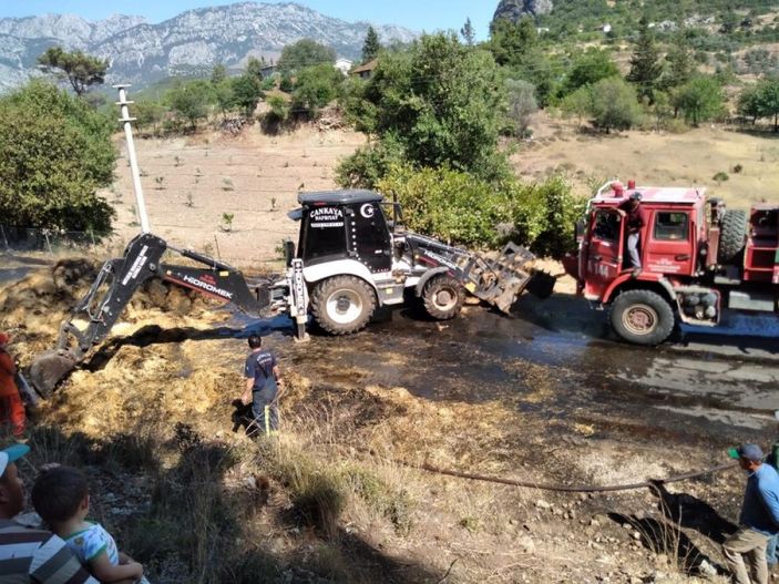 i Antalya'da seyir halindeki kamyonda yangın çıktı
