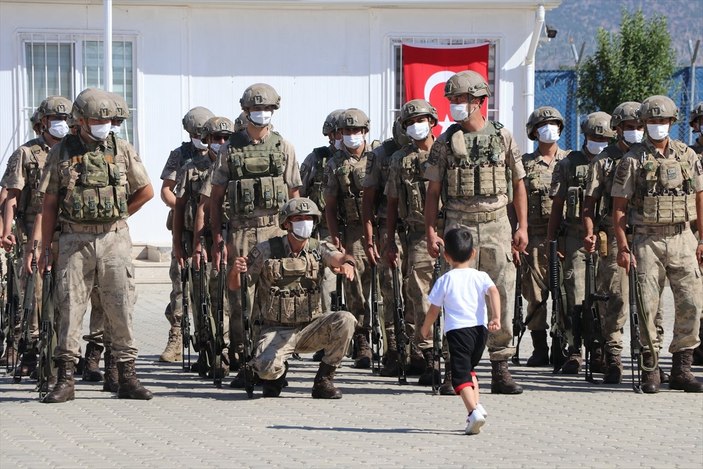 Gaziantep'te komandolar Suriye'ye uğurlandı