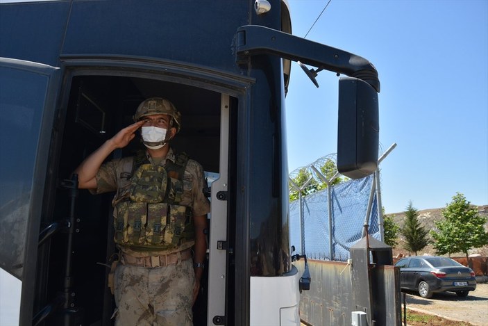 Gaziantep'te komandolar Suriye'ye uğurlandı