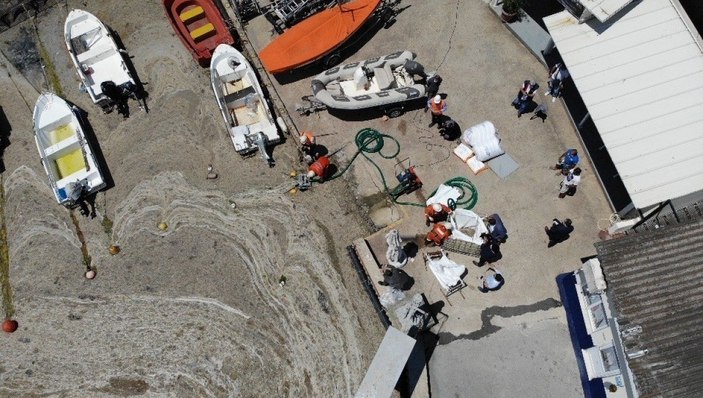 Caddebostan sahilinde müsilaj temizliği