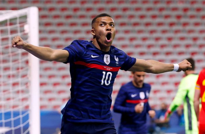 r PSG Başkanı Nasser: Mbappe hiçbir şekilde PSG'den ayrılmayacak
