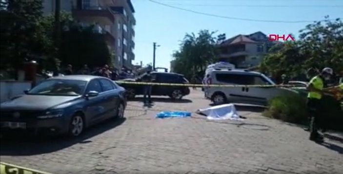 Düzce’de freni boşalan kamyon, şoförün üzerinden geçti