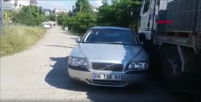 Düzce’de freni boşalan kamyon, şoförün üzerinden geçti